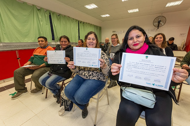 Taller móvil: Entregaron certificado en gastronomía