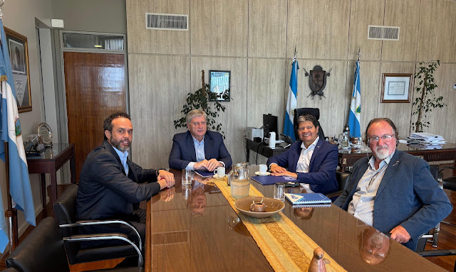 Reforma Laboral: El Gobernador De La Pampa Se Reunió Con Empresarios