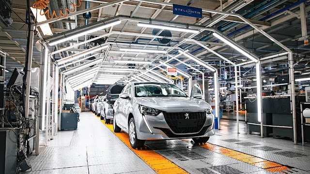 Reducen la producción y abren retiros voluntarios en la planta donde fabrican los Peugeot “Argentinos”