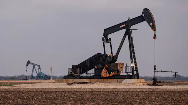 El petróleo cruza la barrera de los 100 dólares por barril por la crisis bélica con Irán